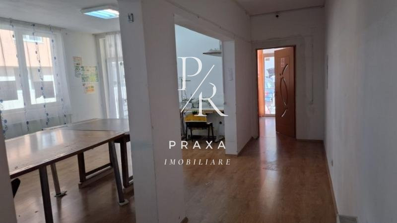 Spatiu comercial 57 mp utili ,zona centrala Eroilor, parcare