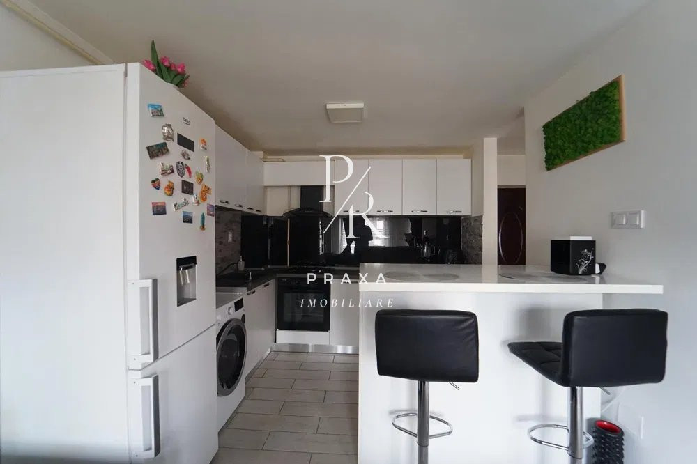 Apartament 2 camere, etaj 1, semidecomandat,finisat, parcare, zona Teilor
