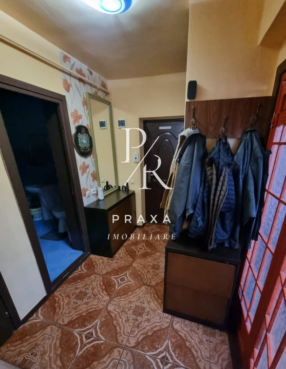 OCAZIE! Apartament 2 camere decomandate, etaj intermediar, parcare, zona Porii!