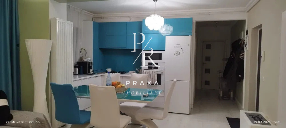 Aparament 3 camere 62 mp, etaj 2, balcon, parcare, zona Sub Cetate