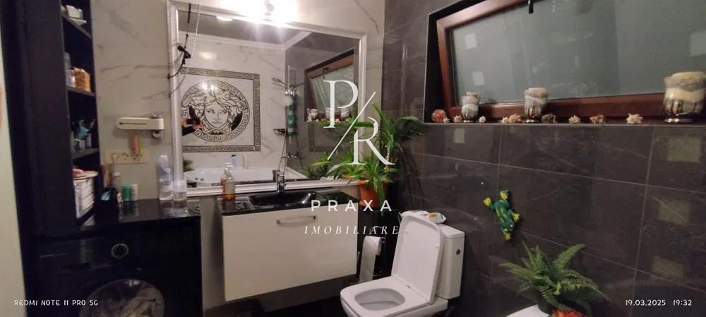 Aparament 3 camere 62 mp, etaj 2, balcon, parcare, zona Sub Cetate