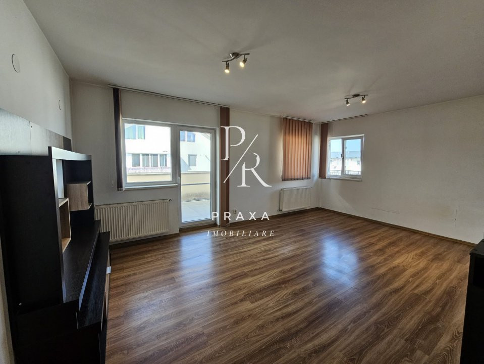 Spatiu de inchiriat, 60 mp cu terasa de 65 mp, Str Eroilor, Floresti!