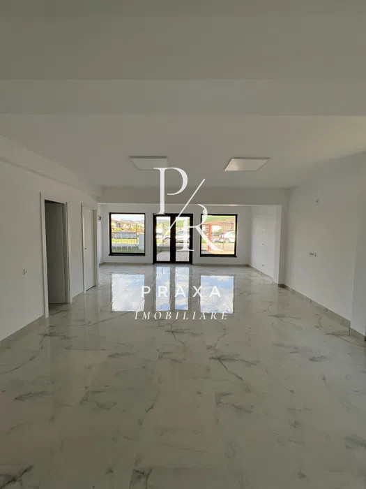 Spatiu comercial, 3 incaperi, 70 mp utili, 90 curte, 3 parcari, zona Terra!