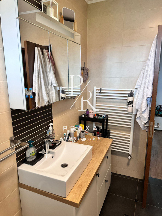 Apartament 3 camere 66 mp, mobilat, balcon,etaj inermediar, zona Eroilor