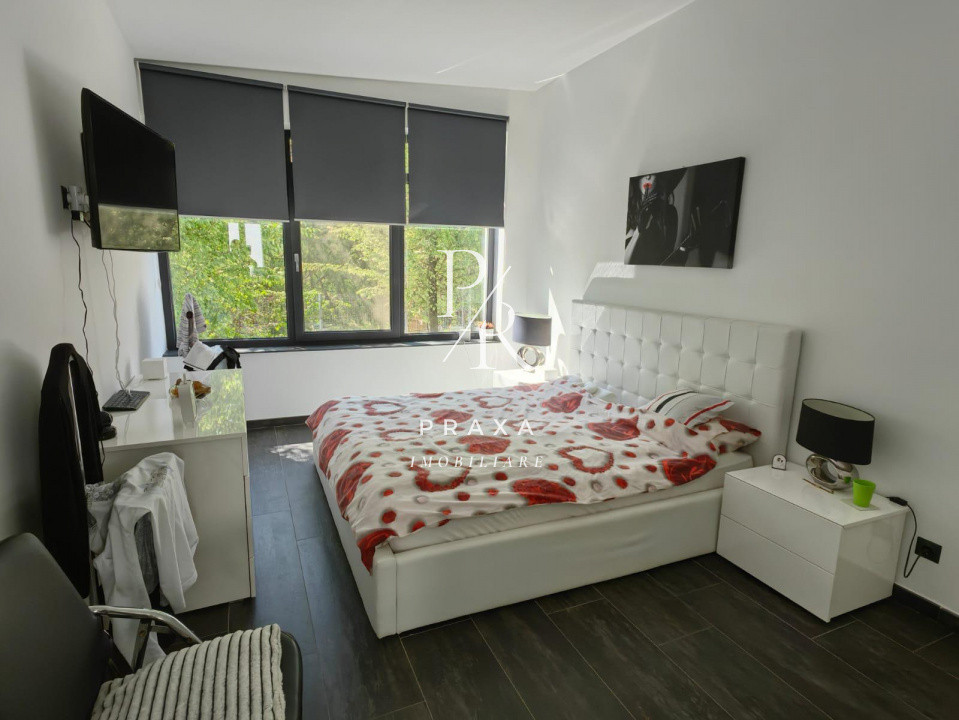 Casa, 175 mp, 1000 mp curte, 4 parcari, piscina, garaj, panouri solare,Floresti!