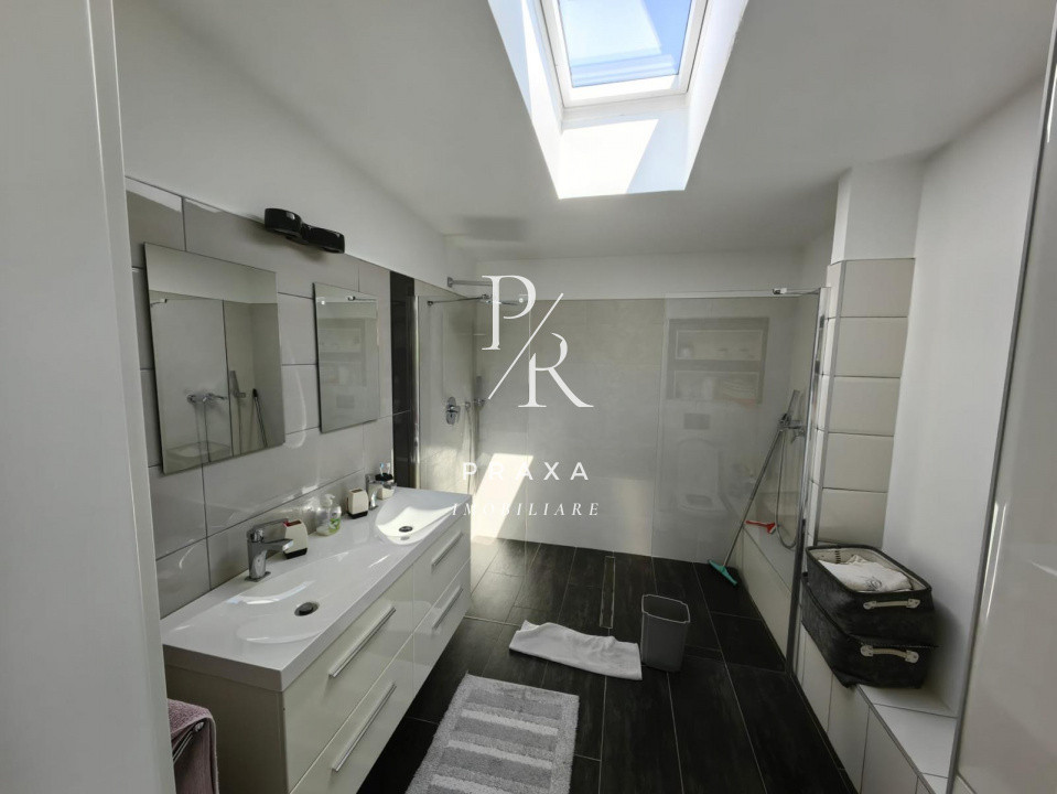 Casa, 175 mp, 1000 mp curte, 4 parcari, piscina, garaj, panouri solare,Floresti!