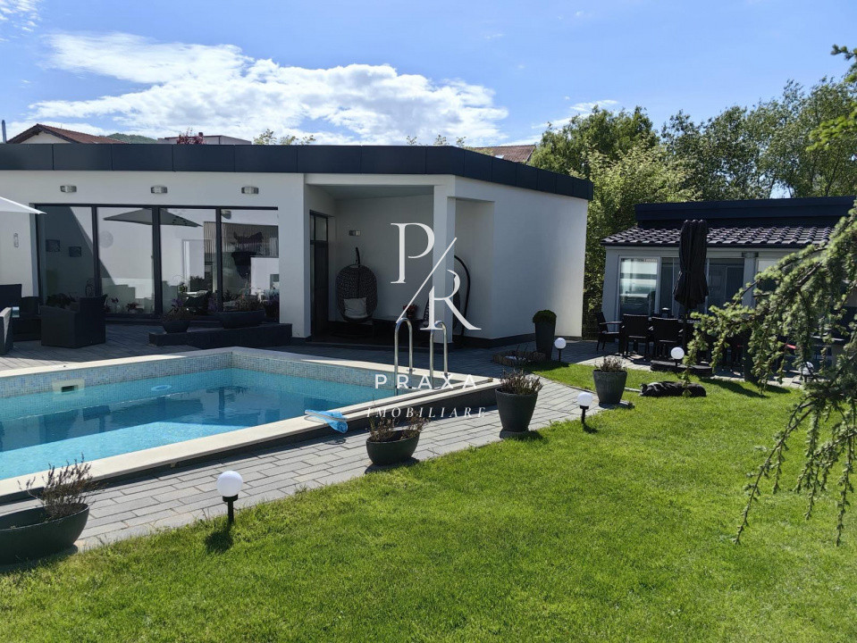 Casa, 175 mp, 1000 mp curte, 4 parcari, piscina, garaj, panouri solare,Floresti!