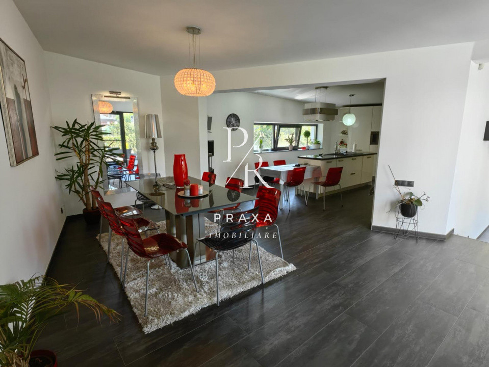 Casa, 175 mp, 1000 mp curte, 4 parcari, piscina, garaj, panouri solare,Floresti!