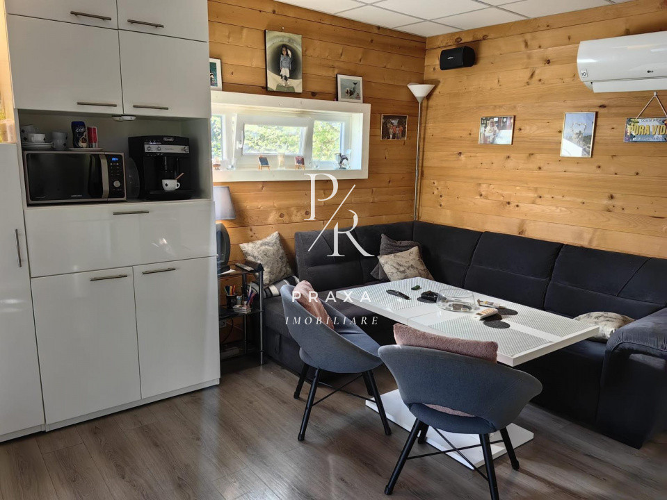 Casa, 175 mp, 1000 mp curte, 4 parcari, piscina, garaj, panouri solare,Floresti!