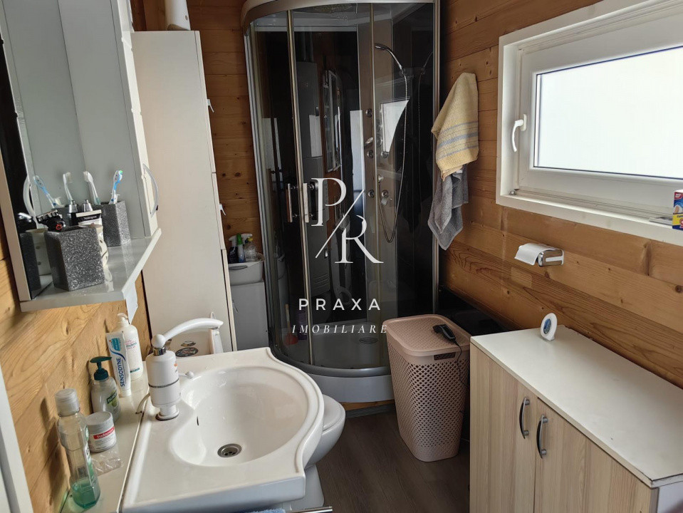 Casa, 175 mp, 1000 mp curte, 4 parcari, piscina, garaj, panouri solare,Floresti!