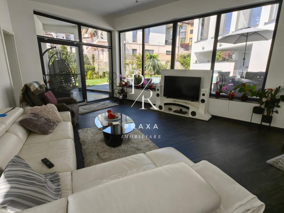 Casa, 175 mp, 1000 mp curte, 4 parcari, piscina, garaj, panouri solare,Floresti!