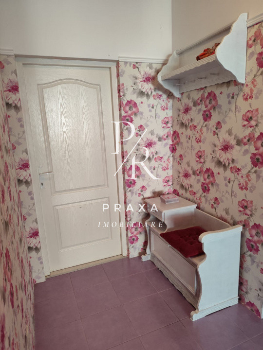 Apartament 2 camere,semidecomandat  53 mp, etaj,  zoana Sub Cetae