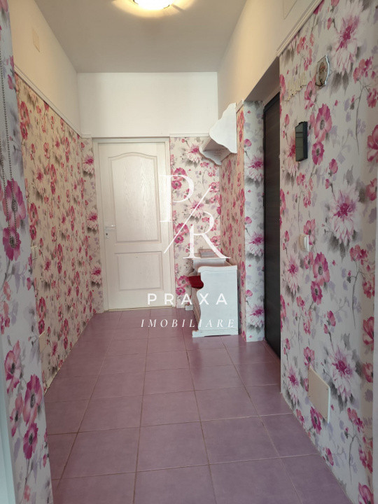 Apartament 2 camere,semidecomandat  53 mp, etaj,  zoana Sub Cetae