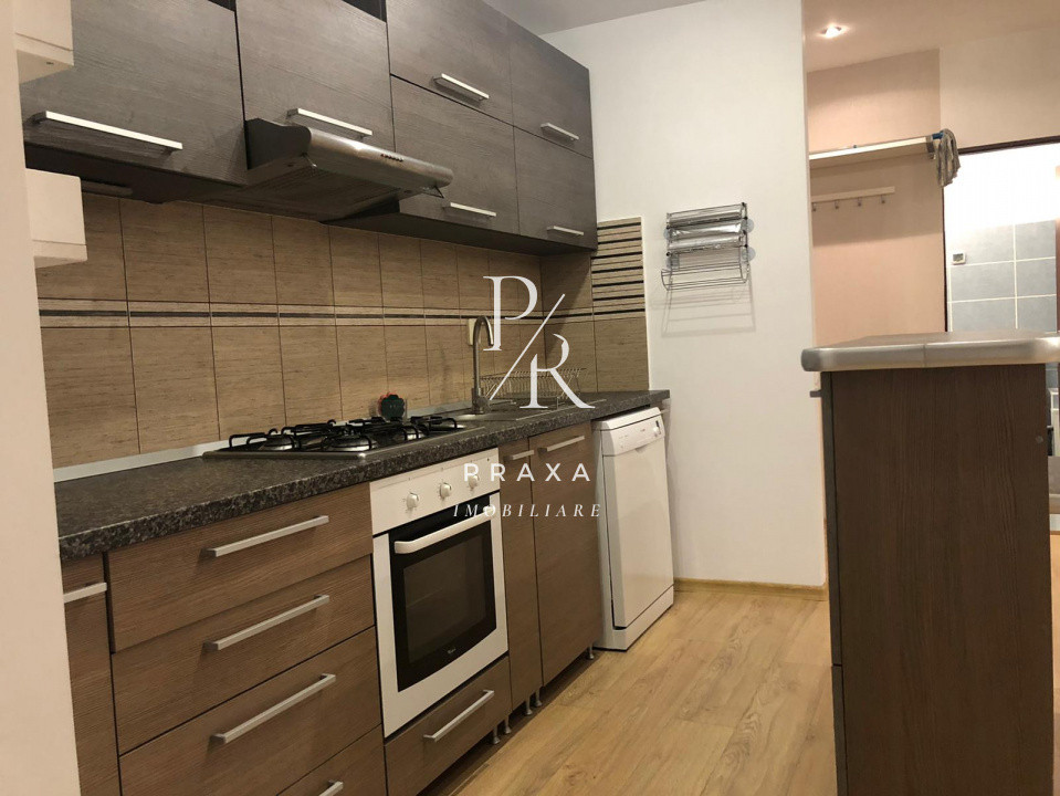 Apartament de inchiriat 3 camere si parcare pe Florilor!