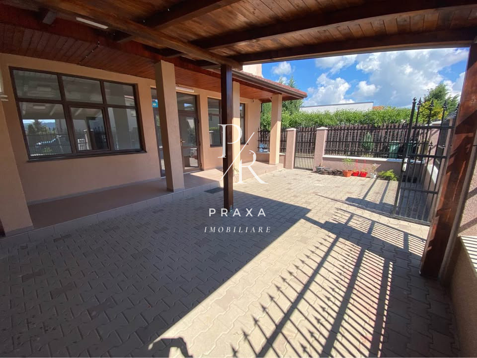 Spatiu comercial de inchiriat  la casa, 83 mp cu 2 intrari!