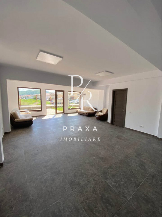 Spatiu comercial de inchiriat  la casa, 83 mp cu 2 intrari!