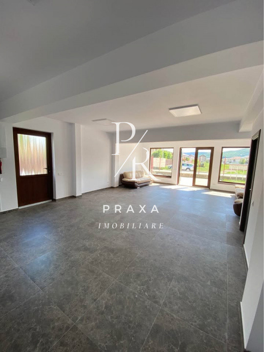 Spatiu comercial de inchiriat  la casa, 83 mp cu 2 intrari!