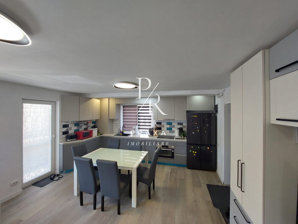 Apartament de vanzare 3 camere, 60 mp, 2 bai, 2 parcari, AC, zona Cetatii!