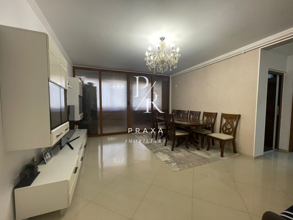 Apartament de vanzare 3 camere decomandate zona Eroilor!
