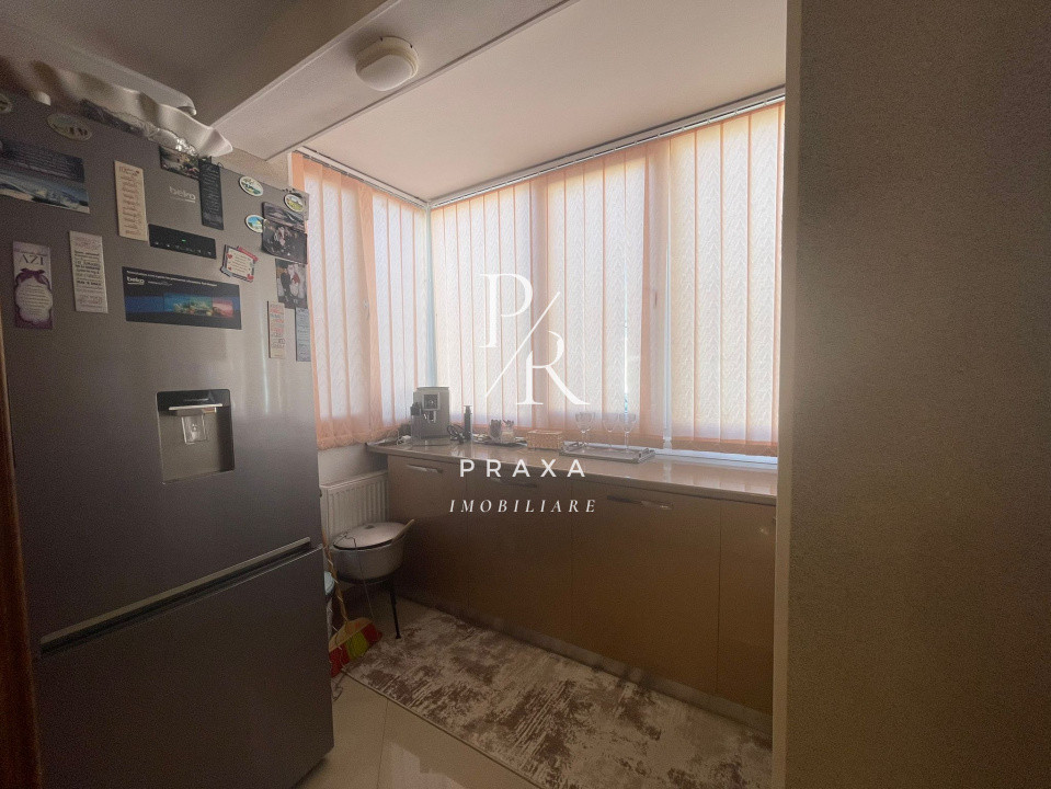 Apartament de vanzare 3 camere decomandate zona Eroilor!