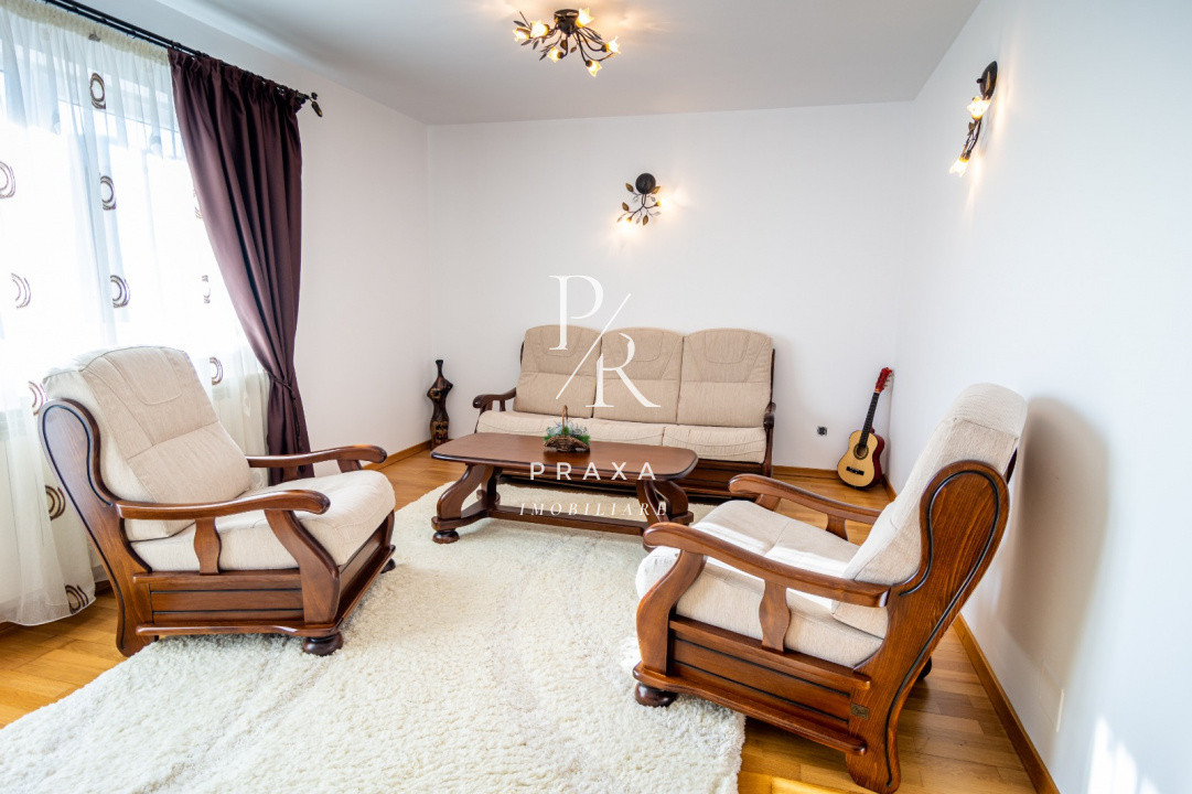 Apartament de vanzare 3 camere decomandat, gradina , curte inchis pentru parcari