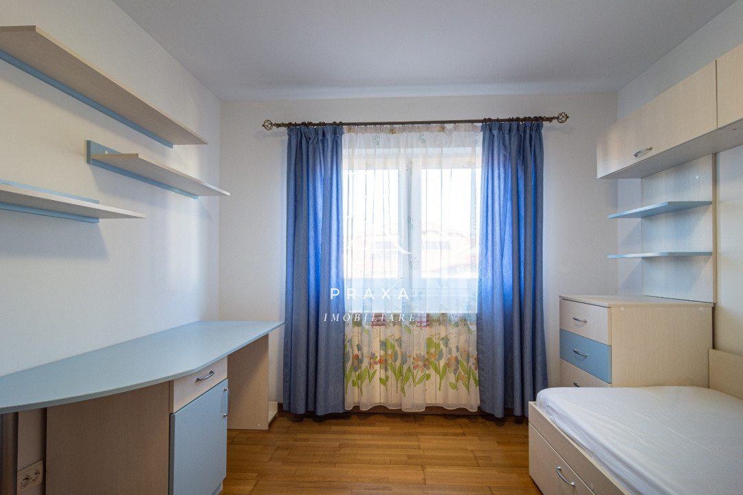 Apartament de vanzare 3 camere decomandat, gradina , curte inchis pentru parcari