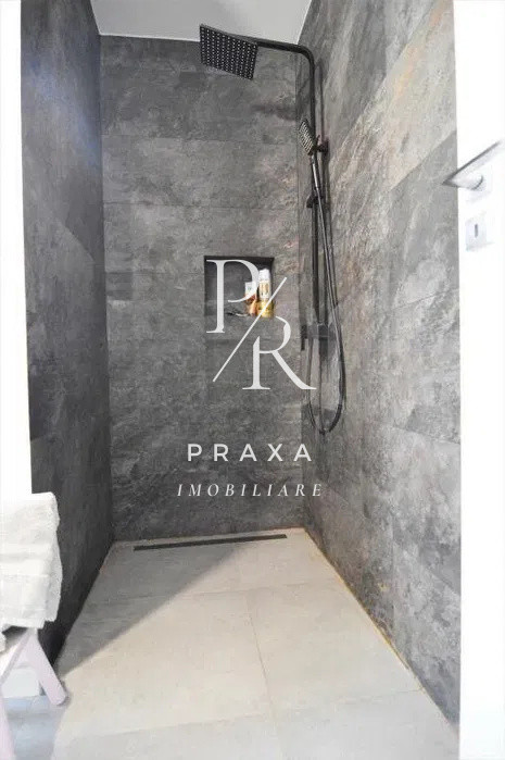 Casa individuala, 4 camere, 160 mp, 200 mp teren liber, 2 parcari, zona Iazului!