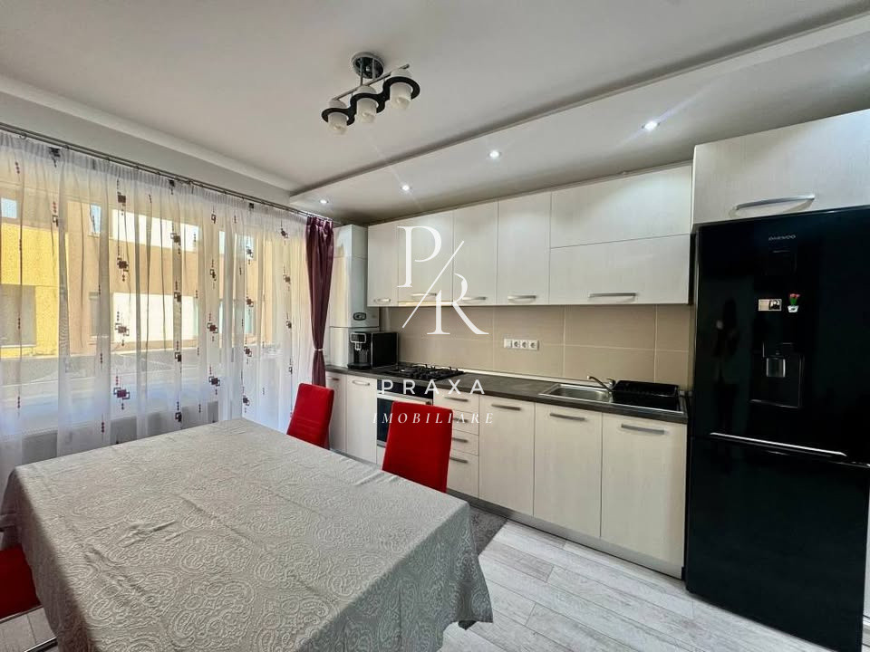 Apartament de vanzare 3 camere, etaj 1, parcare, zona Terra!