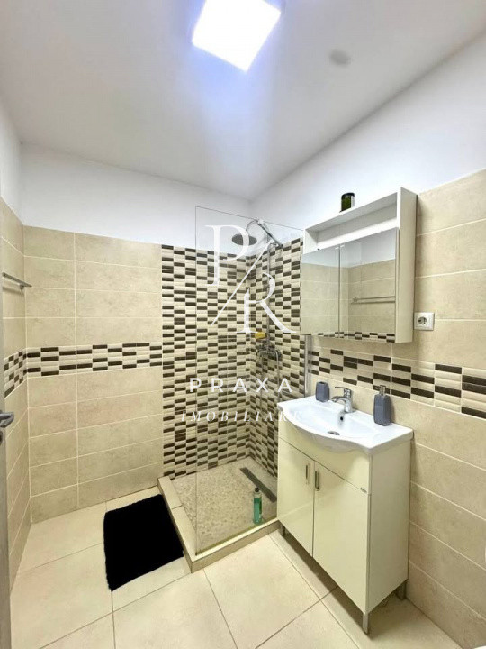 Apartament de vanzare 3 camere, etaj 1, parcare, zona Terra!