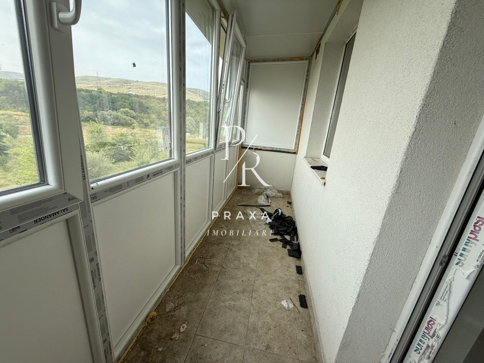 Apartament 3 camere semifinisat, balcon , zona Tineretului