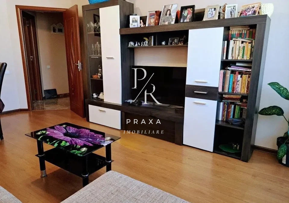 Apartament de vanzare de 3 camere, 72 mp, parcare, zona centrala Eroilor Roka!