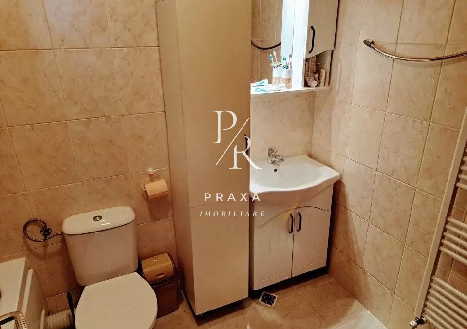 Apartament de vanzare de 3 camere, 72 mp, parcare, zona centrala Eroilor Roka!