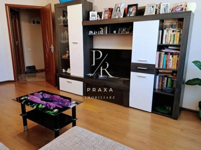 Apartament de vanzare de 3 camere, 72 mp, parcare, zona centrala Eroilor Roka!