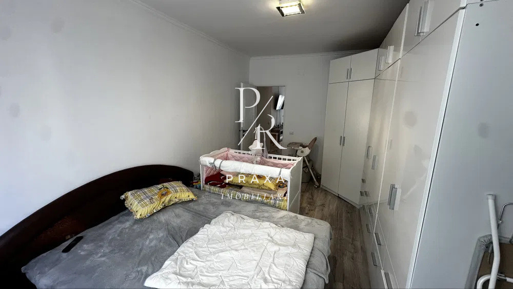 Apartament 2 camere,etaj 2, mobilat,parcare, zona centrala Floresti
