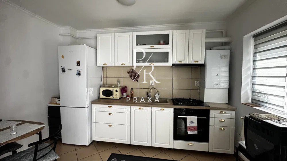 Apartament 2 camere,etaj 2, mobilat,parcare, zona centrala Floresti