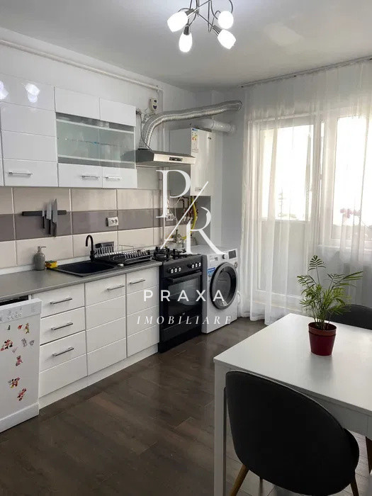 Apartament 2 camere, mobilat, etaj intermediar zona Vivo