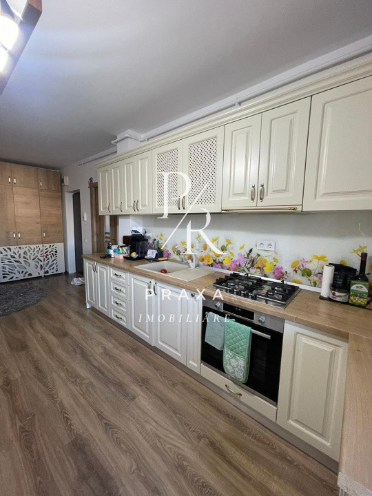 Apartament de vanzare 2 camere decomandat zona Florilor!