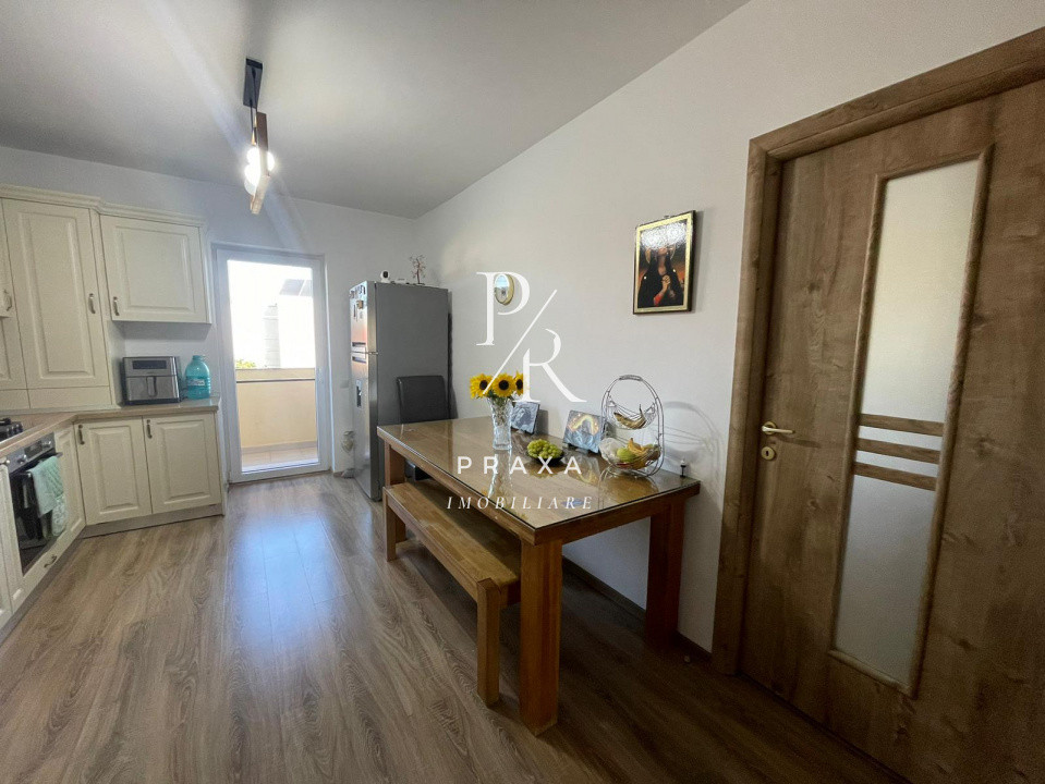 Apartament de vanzare 2 camere decomandat zona Florilor!