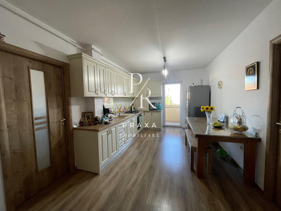 Apartament de vanzare 2 camere decomandat zona Florilor!