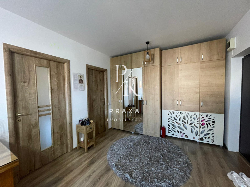 Apartament de vanzare 2 camere decomandat zona Florilor!