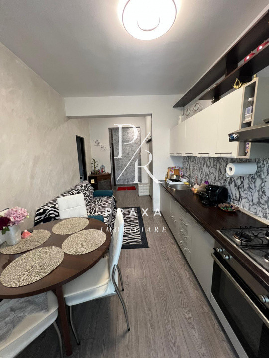 Apartament 2 camere, decomandat, etaj intermediar, parcare zona Porii