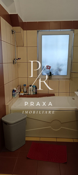 Apartament 2 camere, decomandat, etaj intermediar, parcare zona Porii
