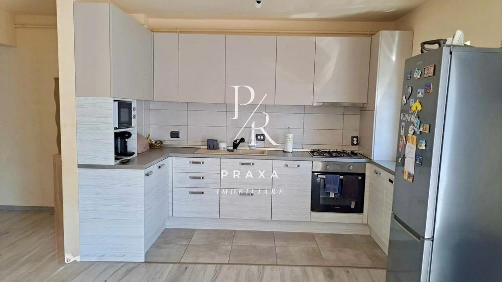 Apartament 2 camere 56 MP, etaj 2, parcare zona Cetatii