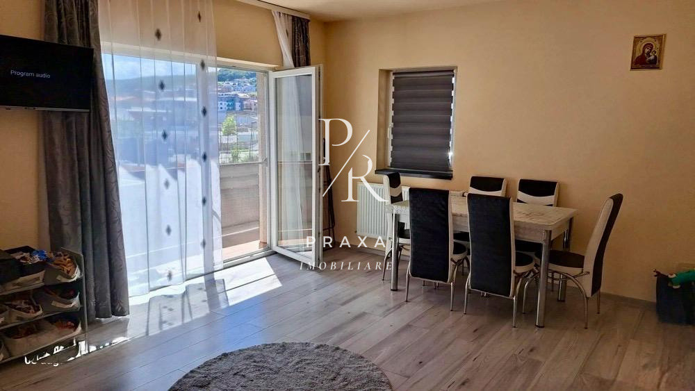 Apartament 2 camere 56 MP, etaj 2, parcare zona Cetatii
