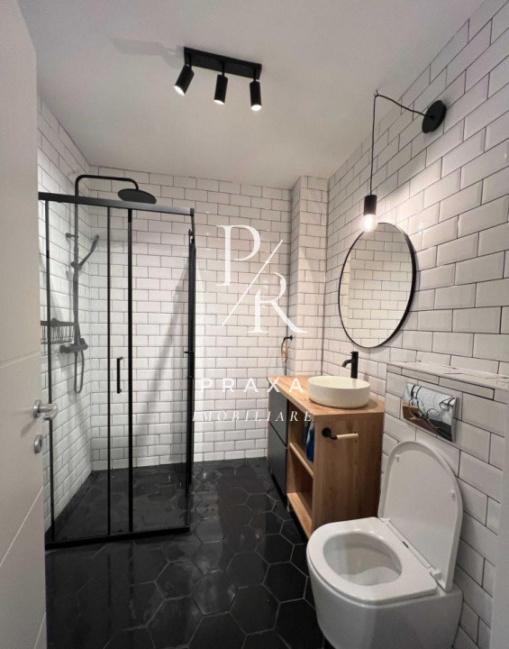 Vand Apartament 2 camere, 45mp, curte 29mp, parcare subterana!