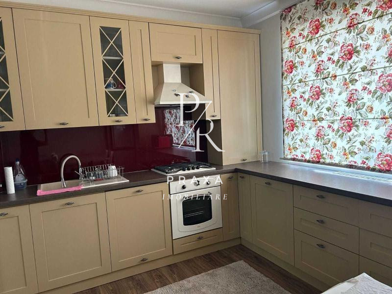 Apartament 3 camere , 65 mp , mobilat +parcare , Zona Avram Iancu Floresti!