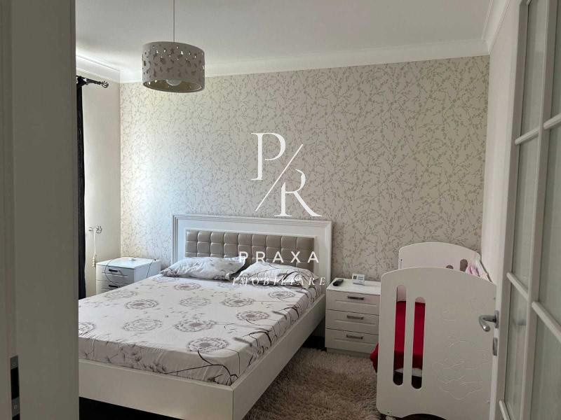 Apartament 3 camere , 65 mp , mobilat +parcare , Zona Avram Iancu Floresti!