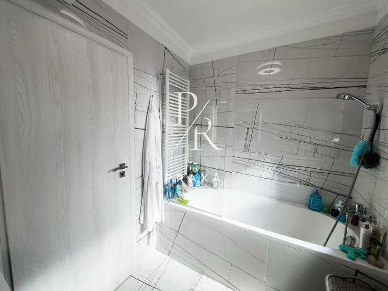 Apartament de vanzare, 3 camere, 70 mp, gradina 125, mobilat complet, zona BMW!