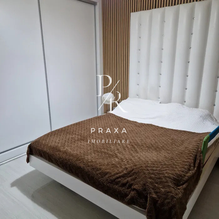 Apartament 3 camere tip penthouse +TERASA ,parcare zona Sub Cetate