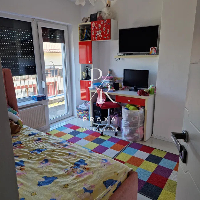 Apartament 3 camere tip penthouse +TERASA ,parcare zona Sub Cetate